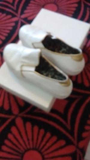 Zapatillas blancas número 35 a 100 pesos