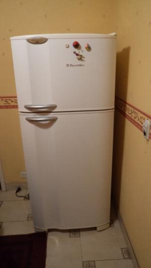 HELADERA ELECTROLUX DF35 NO FROST