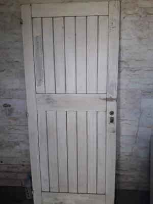 VENDO PUERTA DE MADERA