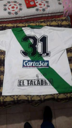 Dos camisetas de banfield autografiadas por lujambio