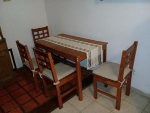 Mesa y 4 sillas de Guatambu