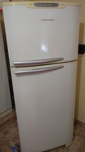 Heladera Electrolux modelo DFF37 no frost