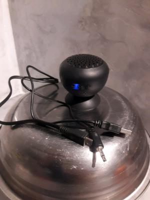 Parlante Bluetooth con cable, usado