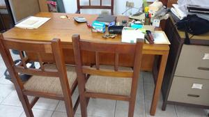 vendo escritorio de madera con sillas