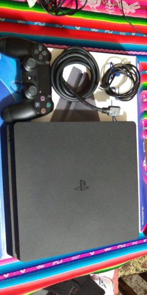 Playstation 4 slim 1TB + Juegos + Joystick + HDMI IMPECABLE