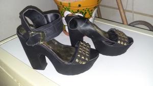 sandalias con tachas