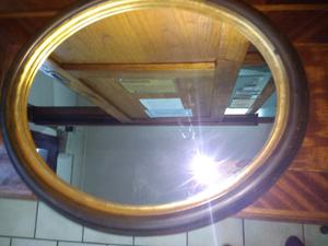 Antiguo espejo ovalado