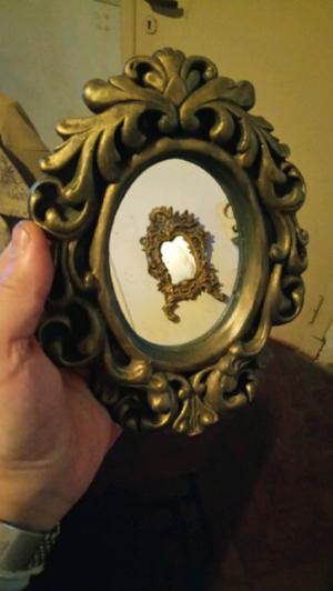 Antiguo y hermoso espejo de madera tallada 16 x 21cm mas uno