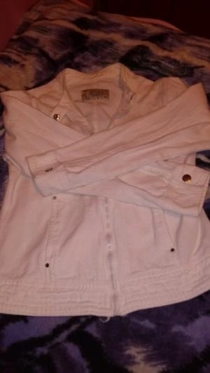 Campera blanca talle 2