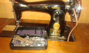Máquina de coser Singer antigua con mueble y accesorios