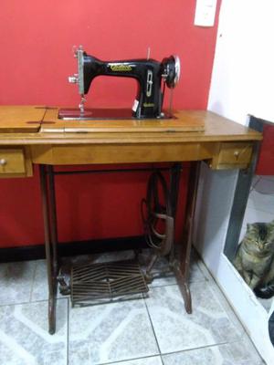 Máquina de coser antigua Godeco