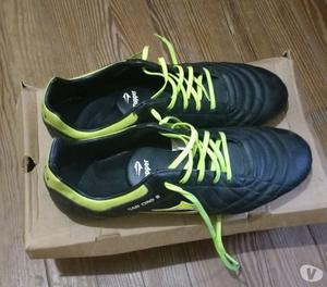 VENDO BOTINES TOPPER CON TAPONES N°45