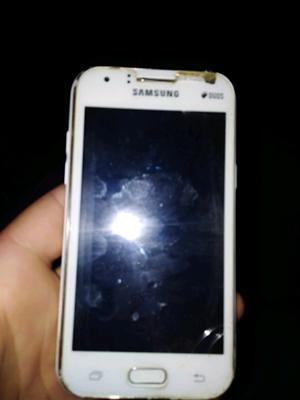 Samsung J1 con vidrio templado roto