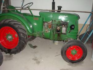 Tractor Guldner antiguo.