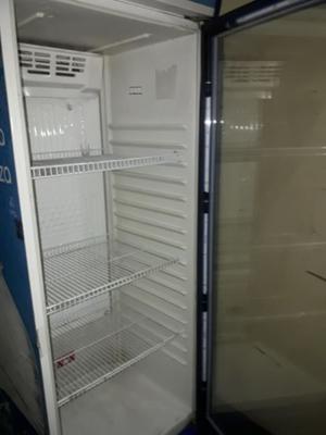 Vendo heladera exhibidora