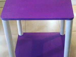 Mesa pequeña violeta
