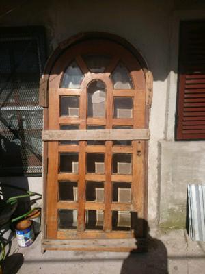 Puerta de madera vidriada