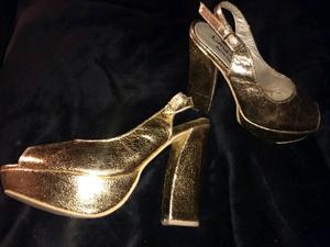 Zapatos dorados fiesta