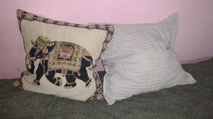 2 almohadones x 150