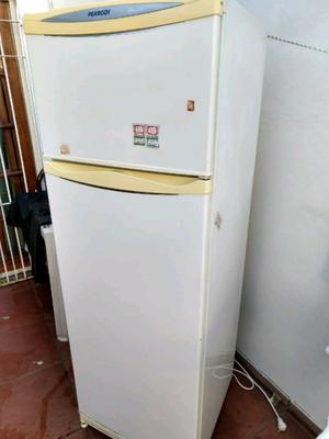 Vendo urgente heladera c/ freezer Peabody