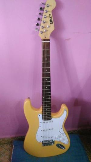 Guitarra eléctrica Strato. Mirrs + Marshal de 15 W .