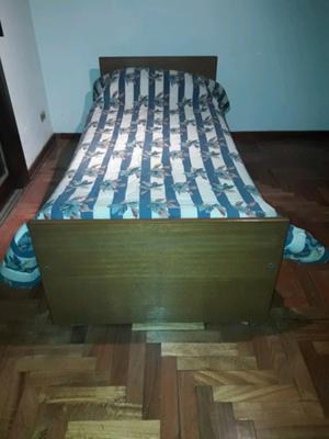 Cama una plaza de roble. Colchon de regalo. Muy buen estado