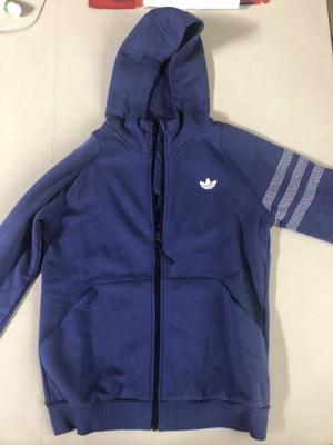 Campera Adidas algodón niño. Talle . Sin uso