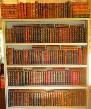 Colección de 200 libros antiguos finamente encuadernados,