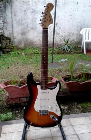 Guitarra Squier Stratocaster Afinitty Permuto por bajo SX