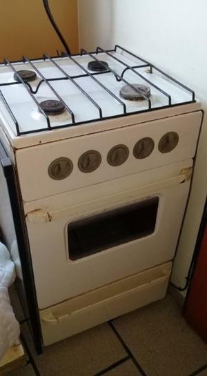 vendo cocina. 4 hornallas funcionan (horno no funciona)