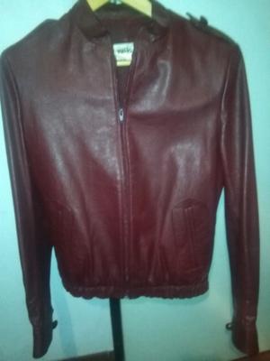 Campera bordo de CUERO