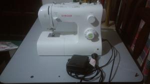 Vendo MAQUINA DE COSER SINGER TRADITION medio uso en