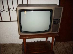 televisor vintaje muy lindo funcionando