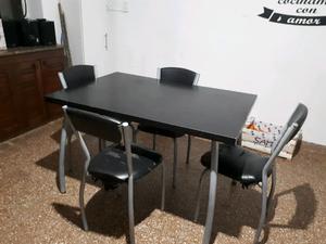 Mesa y 4 sillas