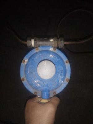 Regulador de gas para tubos de 45 Kg.
