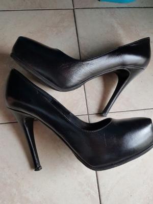 Stiletto clásico negro