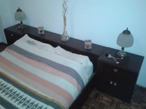 Vendo Jgo de dormitorio usado (respaldo baulera + mesitas