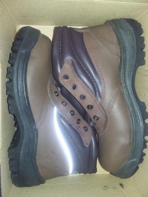 Vendo zapatos de trabajo, campera térmica,pantalones y