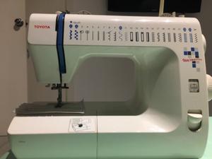 Máquina de coser Toyota Quiltmaster