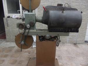 PROYECTOR CINE ANTIGUO 35MM