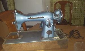 maquina de coser international estilo singer antigua