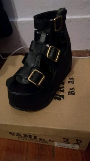 Zapatos Negros Con Tiras.