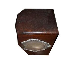 urna en madera laqueda MEMORABILIA//con sello en bronce