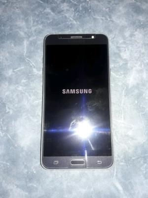 Samsung j libre.Con cargador y funda.