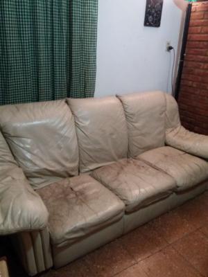 Vendo sillon de cuero blanco de tres cuerpos