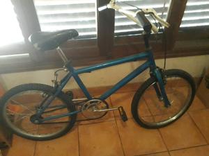 Bicicleta bmx mediana