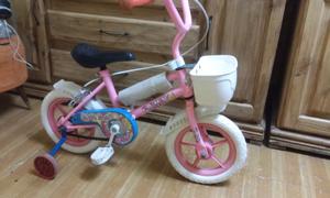 Bicicleta de nena con rueditas