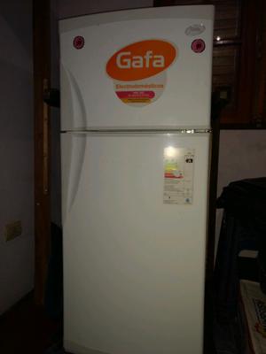 Heladera con freezer Gafa hgf 357