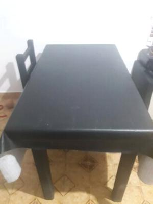 Mesa con sillas