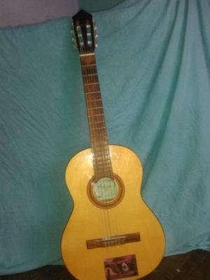 guitarra criolla acústica